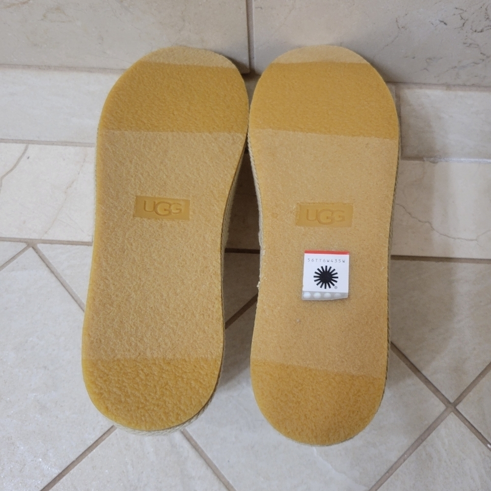 UGG NWOT Bren Slip on Sneakers size 10. - Picture 4 of 9